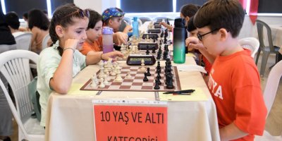 BORNOVALI ÇOCUKLARIN SATRANÇ HEYECANI