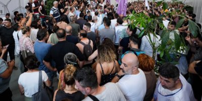 İZMİR BÜYÜKŞEHİR BELEDİYESİ'NDE EYLEM SÜRÜYOR