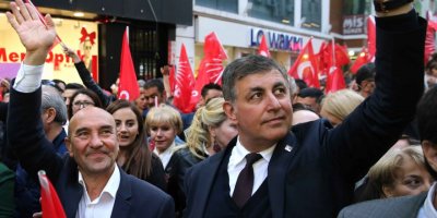 TUNÇ SOYER KATILACAK..KARŞIYAKA'DA DEMOKRASİ KONUŞULACAK...