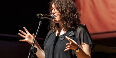 OTİZMLİ ÖZGE SESİYLE FARK YARATIYOR