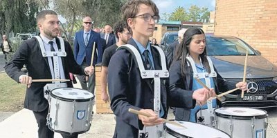 HEM TÜRKLERİ ADALARA ÇAĞIRIYORLAR HEM TÜRK ÇOCUKLARINI KATLEDEN EOKA'NIN KURULUŞUNU KUTLUYORLAR