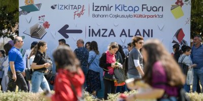 İZMİRLİ KİTAP KURTLARI FUAR SİZİ BEKLİYOR