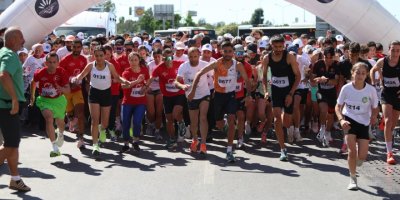 KARABAĞLAR'DA CUMHURİYET İÇİN KOŞTULAR