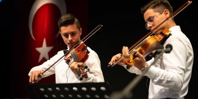 BORNOVA'DA SANATIN GECESİ