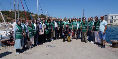 AK PARTİ İZMİR'DEN DENİZDE DİP TARAMA TEMİZLİĞİ