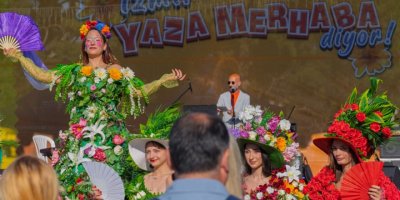 İZMİR'DE FESTİVAL ZAMANI