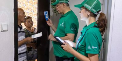 CEMİL TUGAY POŞET DAĞITTI