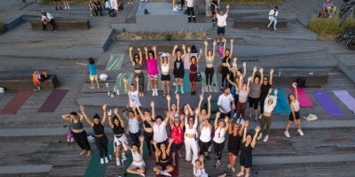 İZMİR'DE HER ŞEY GÜLLÜK GÜLİSTANLIK...BELEDİYELERDE YOGA FURYASI