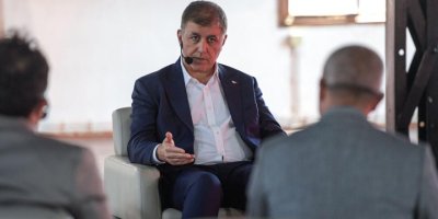 CEMİL TUGAY SÖZ VERDİ...HERKESE DAİRELERİNİ TESLİM EDECEĞİZ...