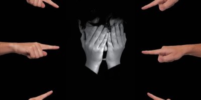 İZMİR'DE VARAN 2. OKUL ARKADAŞINI OKULUN PENCERESİNDEN ATTI