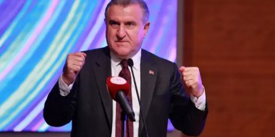 Bakan Bak'tan milli halterci Furkan Özbek'e tebrik