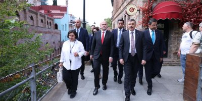 Bakanı Çiftçi, Türkiye'nin Tiflis Büyükelçiliği'ni ziyaret etti