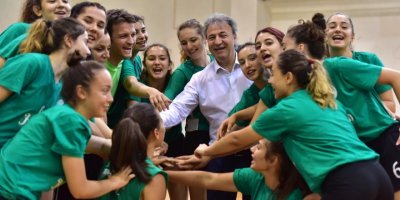 BORNOVA BELEDİYESİ SİZİ VOLEYBOL OYNAMAYA DAVET EDİYOR