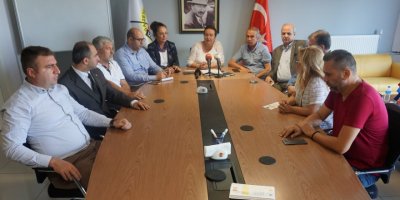 İZMİR'DE YEREL GAZETE SAHİPLERİ İGC İLE ORTAK AÇIKLAMA YAPTI