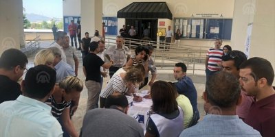 İZMİR BÜYÜKŞEHİR BELEDİYESİ ÇALIŞANLARI ZAM ORANI İÇİN SANDIĞA GİTTİ..