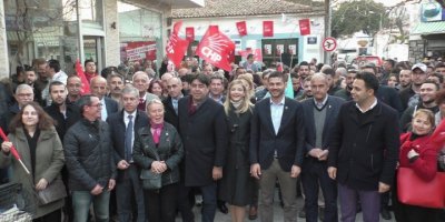 FOÇA'DA MİTİNG GİBİ AÇILIŞ.. CHP'Lİ GÜRBÜZ'E BÜYÜK DESTEK