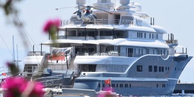 DUBAİ ŞEYHİNİN YATI BODRUM'DA..JAKUZİLİ, ASANSÖRLÜ...