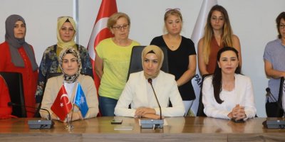 AK PARTİ İZMİR İL KADIN KOLLARI'NDAN  SREBRENİTSA SOYKIRIMI  AÇIKLAMASI...