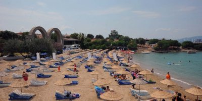 SEFERİHİSAR PLAJLARINA MAVİ BAYRAK YAĞMURU