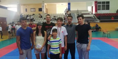 ALKIŞLAR BOSTANLISPOR'A..İKİ SPORCU LE KÜRSÜYE ÇIKTILAR