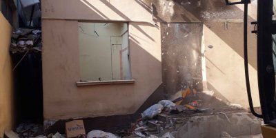 KARŞIYAKA'DA METRUK BİNA MÜCADELESİ