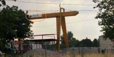 BORNOVA'DA..TAMAMEN KAÇAK. BAŞKAN İDUĞ SUSUYOR....ETRAFI SAC İLE ÇEVRİLİ