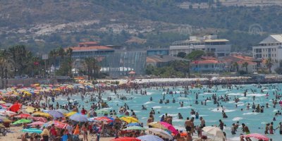 İZMİR SAHİLLERİ...İĞNE ATSANIZ YERE DÜŞMEZ...