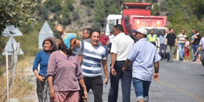 MUĞLA'DA YANGIN..VATANDAŞLAR YOLLARDA