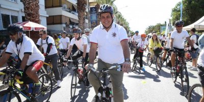 KARŞIYAKA ARABADAN İNDİ, BİSİKLETE BİNDİ...!