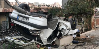 İZMİR'DE FECİ KAZA...2 ÖLÜ, 1 YARALI...