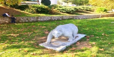 HALKIN PARASI NEREYE Mİ HARCANIYOR..30 BİN LİRALIK AYI..İZMİR'DE BİR PARKTA..