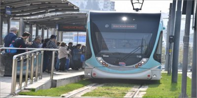 İZMİR'DE TRAMVAY 50 MİLYON KİŞİ TAŞIDI