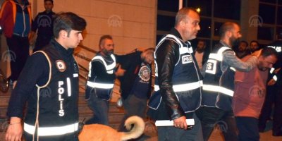 İZMİR'DE MESAJ SALONU OPERASYONU..TUTUKLANANLAR VAR...