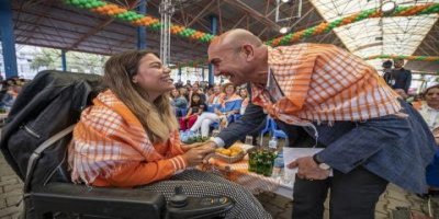 İZMİR'DE TURUNCU ŞENLİK BAŞLADI