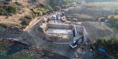 KARABURUN'DA SİT ALANINA YAPILAN İNŞAATTA YIKIM ÇALIŞMALARI BAŞLADI