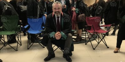 İZMİRLİ AVUKATLARDAN PLAJ SANDALYELİ EYLEM