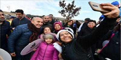 İZMİRLİLER FİDAN DİKİM ŞENLİĞİNDE BULUŞTU..BOL BOL FOTOĞRAF ÇEKİLDİ