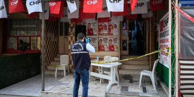 İZMİR'DE CHP'NİN SEÇİM BÜROSU'NA ATEŞ AÇILDI..2 YARALI..