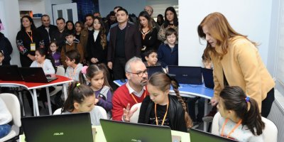 BALÇOVA'DA ÇOCUKLAR 'ROBOTİK KODLAMA ' KURSUNA KOŞTU