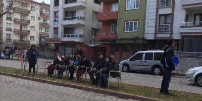 MANİSA'DA KORKUTAN DEPREM