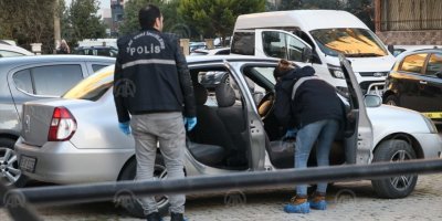 İZMİR'DE KADINA SOKAK ORTASINDA SİLAHLI SALDIRI...