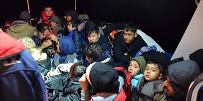 İzmir'de 52 düzensiz göçmen yakalandı