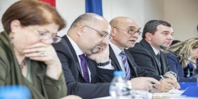 TUNÇ SOYER MUHTARLARLA BİR ARAYA GELDİ