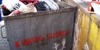 KARŞIYAKA'DA İKİ OKULUN ÖNÜ.. 2 BİN ÖĞRENCİ OKUYOR...UYUZ, KORONA VS...