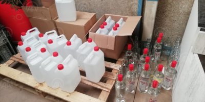 İZMİR'DE 'ETİL ALKOL' OPERASYONU...BİNLERCE ŞİŞE...