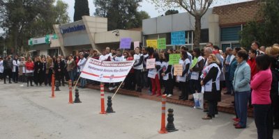 EGE ÜNİVERSİTESİ HASTANESİ'NDE GREV KAPIDA