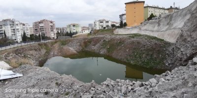 KARŞIYAKA'DA BU ÇUKUR ÇOCUKLARA MEZAR OLMASIN...