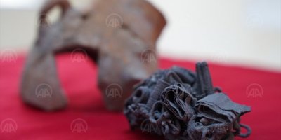 HEPSİ BAYRAKLI'DA BULUNDU...MİLATTAN ÖNCE...BİR KAP İÇERİSİNDEN ÇIKTI