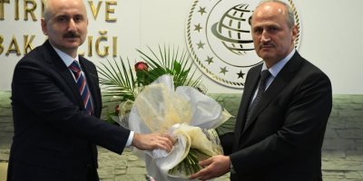 ULAŞTIRMA BAKANLIĞINDA DEVİR TESLİM...DEVREDEN İLE DEVRALAN NE DEDİ...