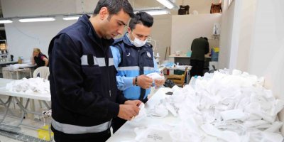 BAYRAKLI'DA SAĞLIKSIZ 25 BİN MASKEYE EL KONULDU